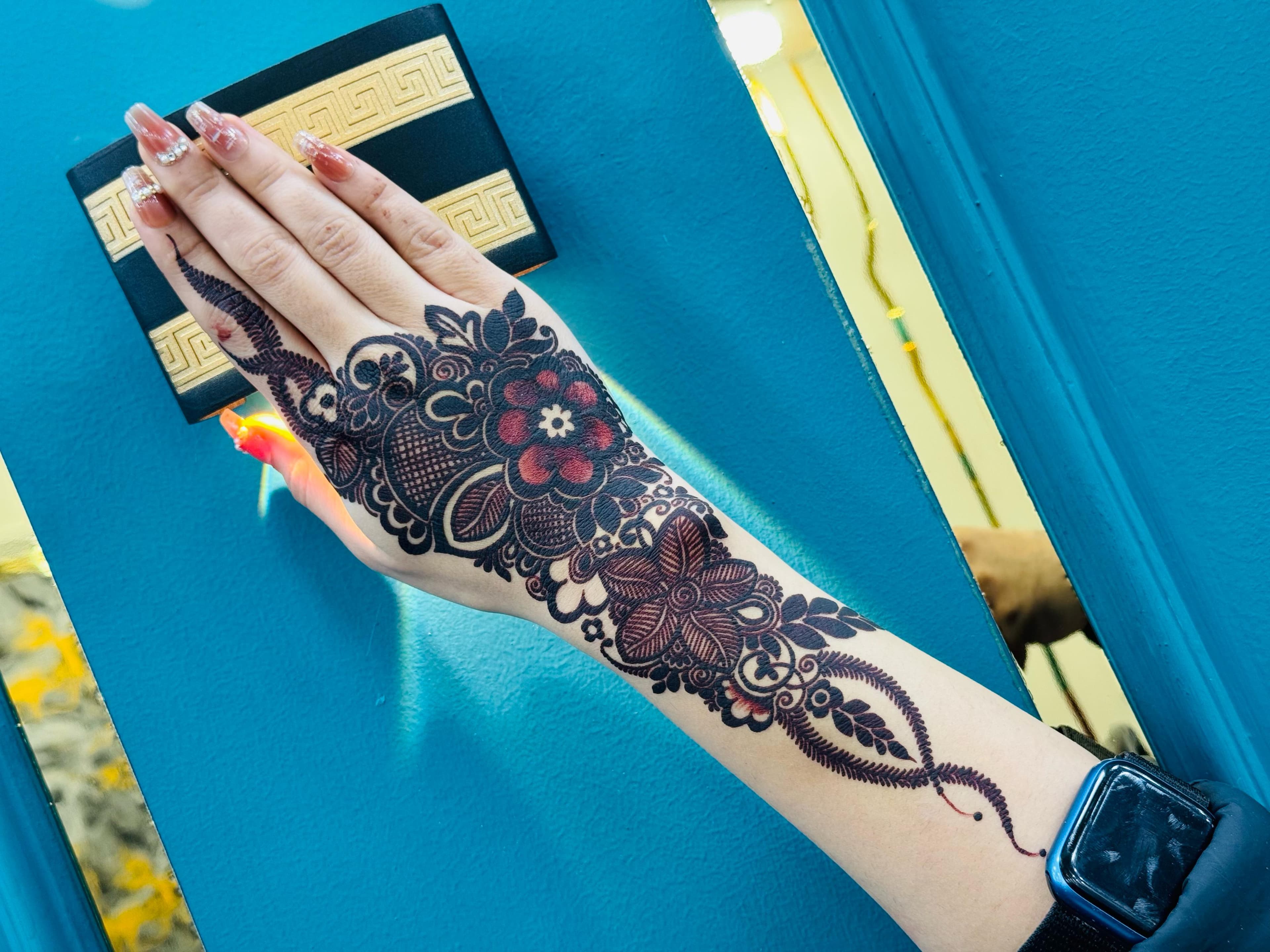 Minimalist Mehndi